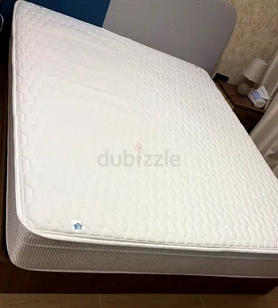soft-medium queen size mattress 160*200 cm used only for 3 months and comes with a 2 year guarantee