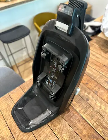 Maxi Cosy ISOFIX base - FREE