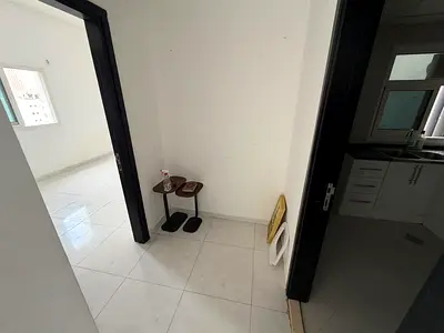 اجدد شقه واحلي سعر_2 حمام_تكييف مركزي_غرفة ماستر_بنايه جديده_اطلاله بحريه_صيانه دوريه علي المالك