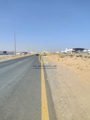 للبيع قطعه ارض بمدينه الامارات الصناعيه بالصجعه بلوك( 8 ) افضل موقع في الصجعة  منطقه (الاسكراب والمزادات) .