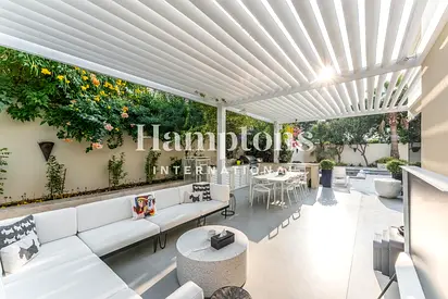 Exclusive Luxurious Upgraded Villa | Large Corner