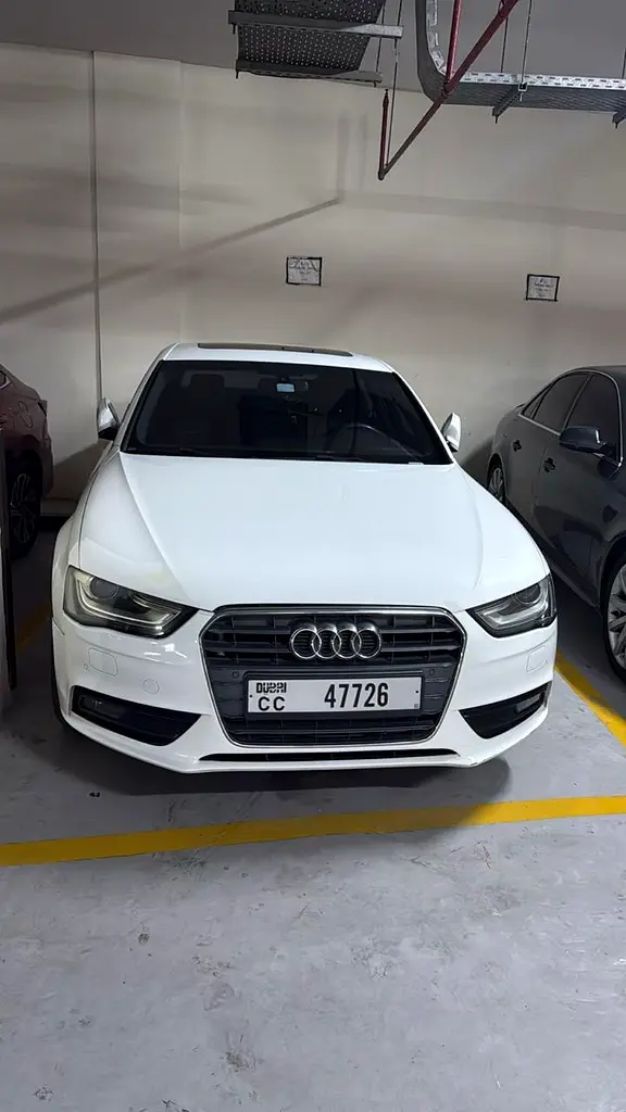 Audi A4 2015 — photo 1 of 5