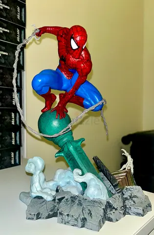 Marvel Spider-Man - Diamond Select PVC Diorama Display Figure