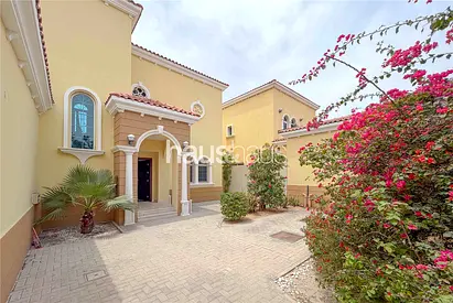 Park Facing | Huge Plot | Single Row