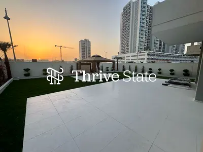 فيلا من 4 غرف نوم | حديقة ذات مناظر طبيعية | شرفة وإطلالة على المسبح