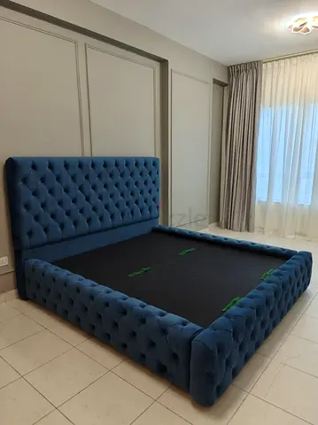 King-size Tufted Velvet Bed Frame - Deep Blue
