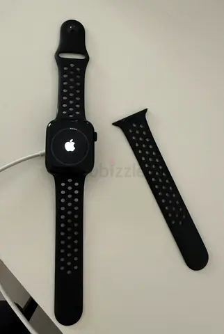 Apple Watch SE 2023 GPS 44mm - perfect condition with extra strap