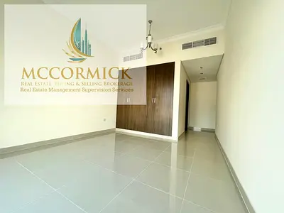 LUXURY 2BHK NEAR INSURANCE METRO STATION.