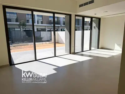 Landscaped | Next to Park | Multiple Cheques