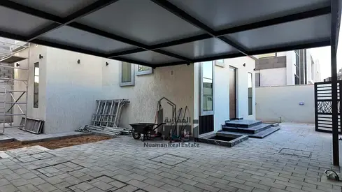 فيلا للبيع فى حوشى بمساحة 3147قدم 3غرف نوم ماستر تملك حر للعرب السعر 2100000درهم