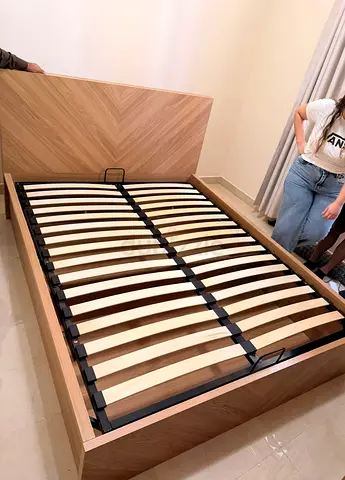 Queen bed with storage for sale (160x200cm)