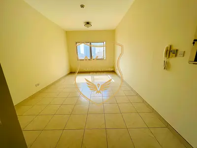 400 SQ Ft STUDIO CENTRAL AC 3 MIN WALKING DISTANCE TO METRO