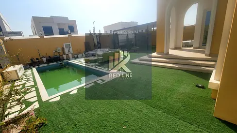 ✨ فيلا فاخرة للإيجار في الحوشي – الشارقة ✨  إذا كنت تبحث عن المساحة، الخصوصية، والراحة في موقع هادئ ومميز… هذه الفيلا هي الخيار المثالي لك 👌  📍 المو