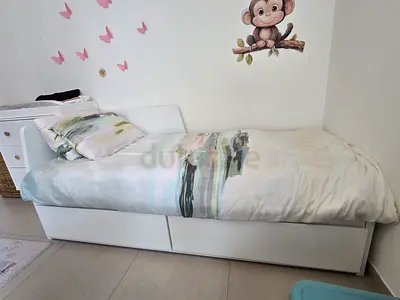 Day bed that converts to Queen size bed w/ 2 mattresses for sale