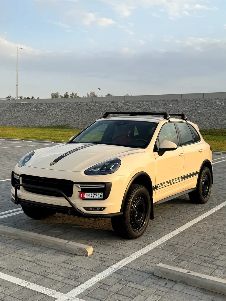 Porsche Cayenne 2016 — photo 1 of 7