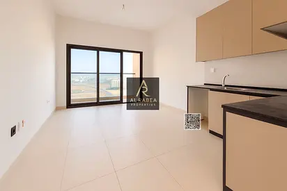 موقع مميز-اول ساكن-طابق عالى-استلام فورى-مسبح-جيم-باركن فرى-سهل لمخرج دبى والشارقه