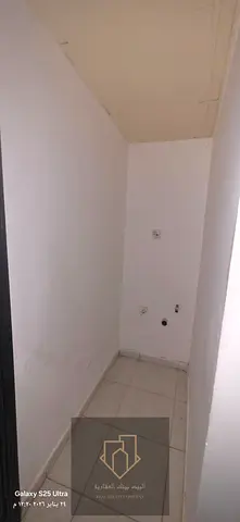 موقع ممتاز- قريب من مخرج دبي والشارقه- مساحه كبيره-باركن