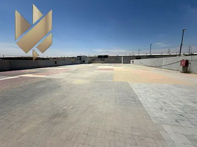 حوطة في الصجعة بمساحة 20000 قدم على شارع رئيسي أرضية انترلوك مع كهرباء ومياه مناسبة للتخزين السعر 330000 قابل للتفاوض 4 دفعات