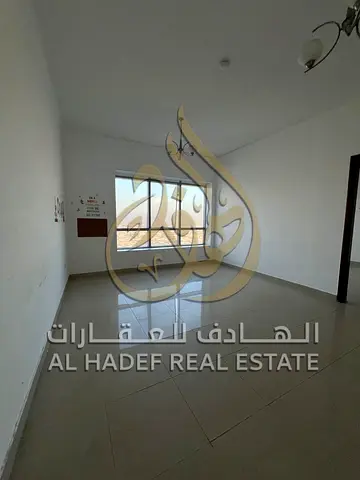 شقة غرفة وصالة للإيجار في المجاز 2 الشارقة على شارع الوحدة موقع مميز على مخرج دبي مع باركن ومبنى آمن ومراقبة