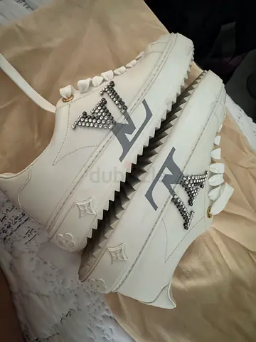 White Designer-Inspired Womens Sneakers with Crystal Logo — Size Unspecified