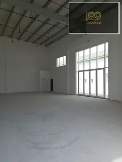 Showroom in Al Jurf Industrial Ajman with a total area of 4400 sq ft and 25 kW power suitable for di