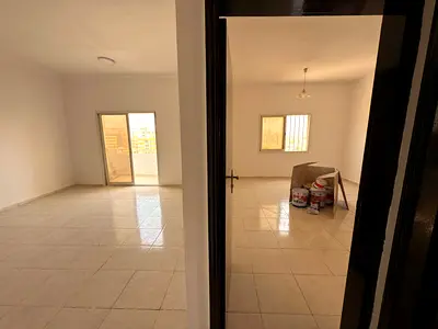 مساحه ممتازه موقع حيوي قريب من كورنيش عجمان تسهيلات في الدفعات