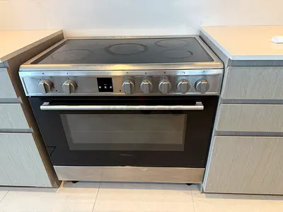 Stainless Steel Electric Range with Ceramic Cooktop and Oven