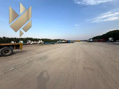 أرض للإيجار السنوي، المنطقة الصناعية ١٧، الشارقة. المساحة: ١٠٠,٠٠٠ قدم مربع. السعر: ١٢ درهمًا إماراتيًا للقدم المربع (قابل للتفاوض بشكل جدي).