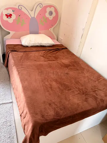 Single bed with headboard and under-bed storage - good condition. it has baby borders as well