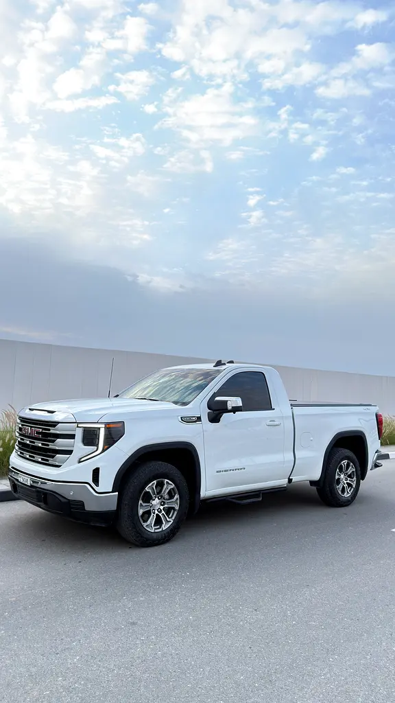 GMC Sierra 2024 — photo 1 of 15