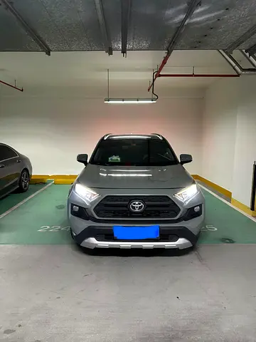 Toyota RAV4 GXR - 4 WD - GCC specs