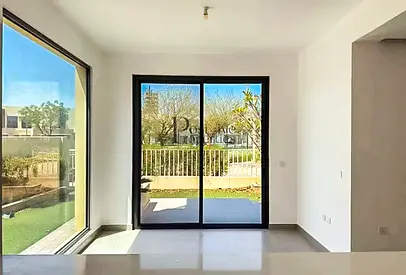 Single row corner unit | On the green belt | Vacant | 2E