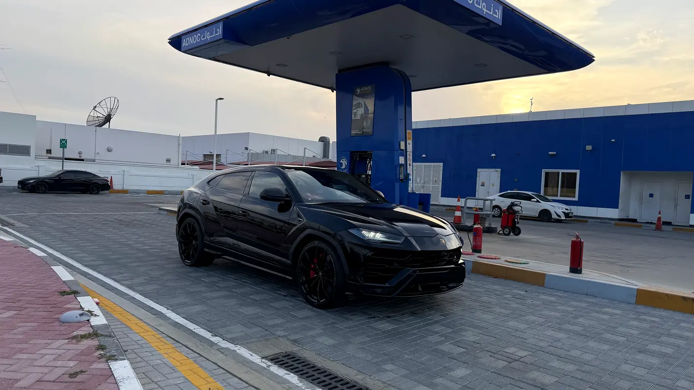 Lamborghini Urus 2023 — photo 1 of 10