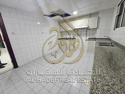 شقة 3 غرف وصالة للإيجار في المجاز 2 بالشارقة مساحة واسعة وموقع مميز قريب من الخدمات وسهولة الوصول إلى دبي