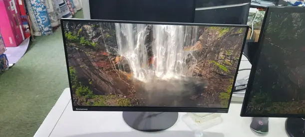 Lenovo Thinkvision 24 Inch IPS Monitor Full HD 1920x1080 Bezel Less AMD FreeSyncSamsung