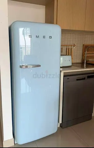 Smeg FAB28 50s Retro Style Top Freezer Refrigerator with 9.93 Cu Total Capacity, Multiflow Cooling