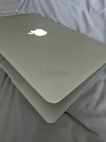 MacBook Air Early 2015, 8GB RAM 256 storage.