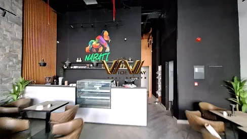 PREMIUM LOCATION | READY TO MOVE IN | MULTIPLE OPTIONS