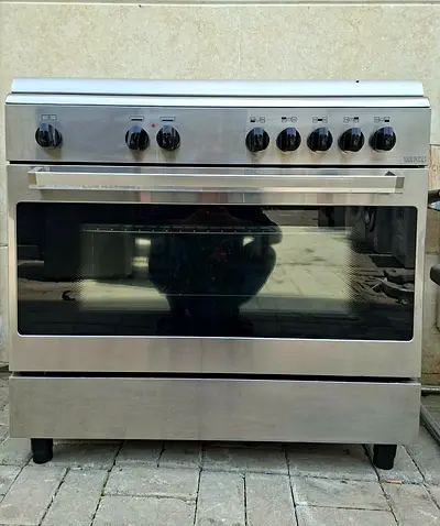 Gas Cooker with 5burners, size 90x60cm