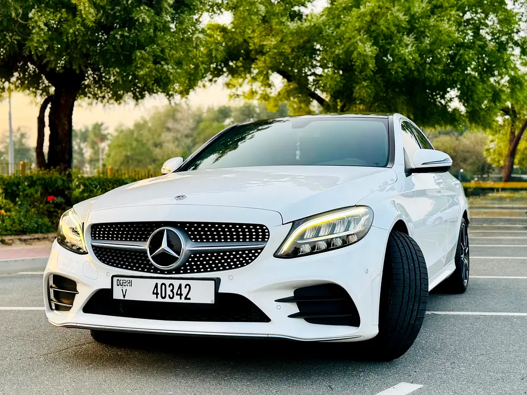 Mercedes-Benz C-Class 2019 — photo 1 of 12