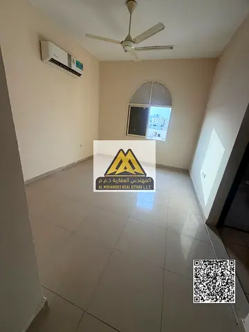 فرصة سكن مميزة بمساحة واسعة وموقع حيوي قريب من جميع الخدمات الأساسية والطرق الرئيسية.
