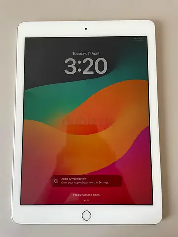 Apple iPad 6th Gen in good condition for sale