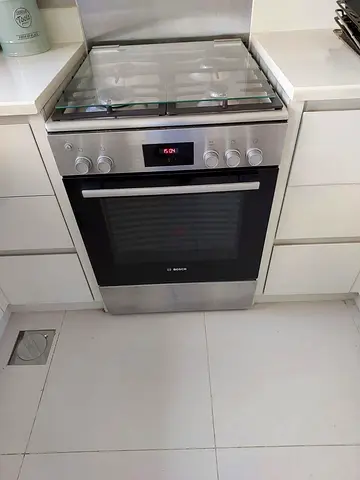 Model BOSCH Digital Clock 4 Burner Full Gas Cooker Range Size 60×60 cm