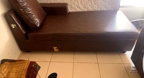 Brown faux leather chaise lounge / daybed in good condition