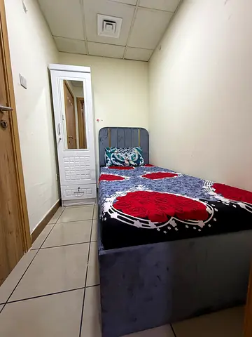 Solo en-suite room in Marina - no commission