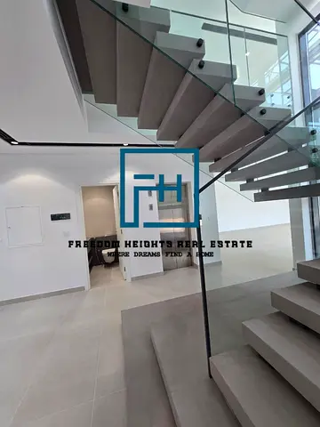 فيلا فورست سيجنتشر من 5 غرف نوم | حمام سباحة خاص ومصعد | جي+2 | سارو – مسار