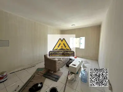 فرصة مميزة بسعر اقتصادي وموقع حيوي على شارع الملك فيصل، قريب من جميع الخدمات والطرق الرئيسية.