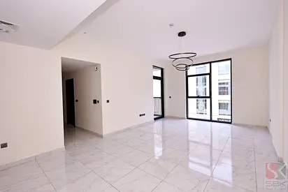 One Month Rent Free-Spacious 2 BR Flat