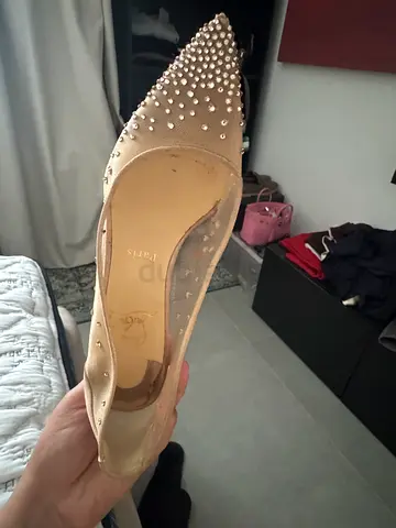 Beige pointed-toe high heels with pearl studs (used)