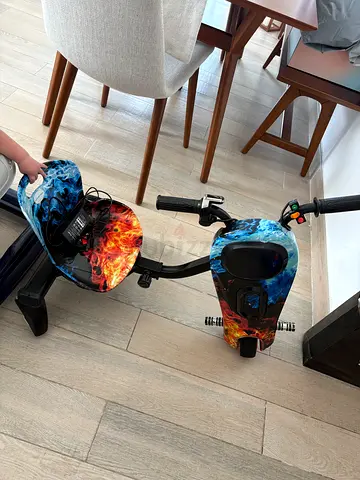 Kids Electric Ride-On Scooter / Trike with Flame Design (Working)